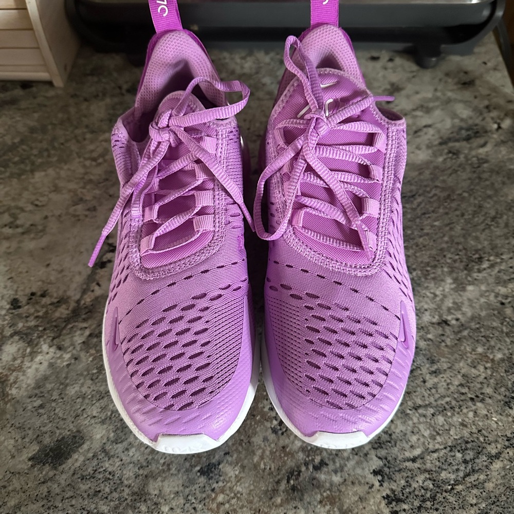 Nike Purple Athletic Shoes with Mesh Upper and Sleek Design